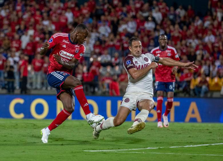 Medellín quedo eliminado en los tiros desde el punto penal por el equipo argentino Lanus en el estadio Atanasio Girardot. FOTO: Juan Antonio Sánchez