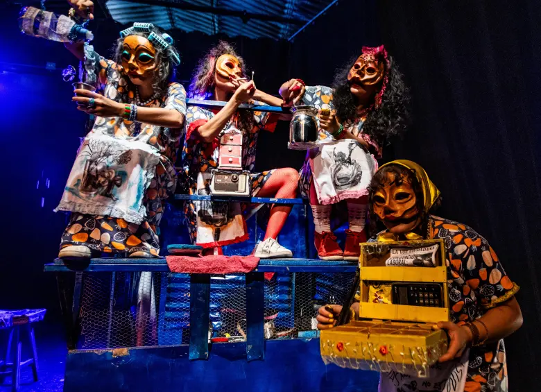 Las chazas es el nuevo montaje de La Parla, grupo de Medellín. La obra estará este en escena este fin de semana. FOTO Julio Herrera