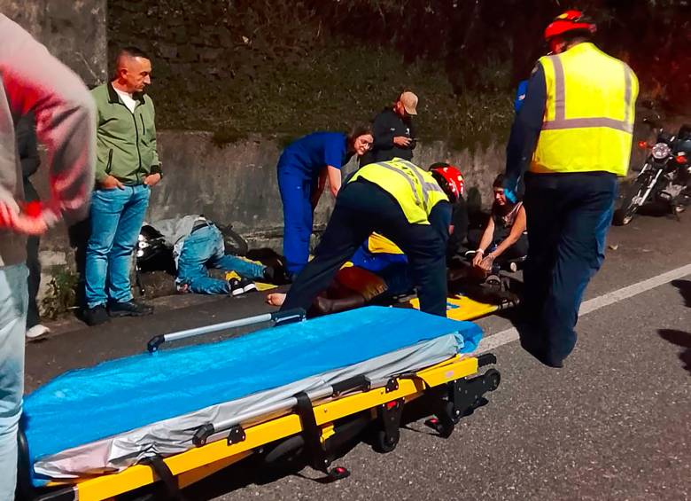 Este fue el accidente registrado entre los kilómetros 12 y 13 de la vía Las Palmas, en jurisdicción de Envigado, en el que falleció Yosman Stiven Cossio Urrego, de 17 años. En este hecho, una menor de la misma edad resultó lesionada. FOTO: CORTESÍA