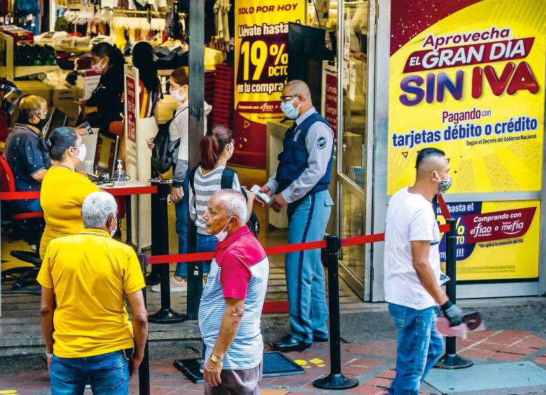 El texto examina las consecuencias económicas y las cifras de salud. FOTO Juan Antonio Sánchez