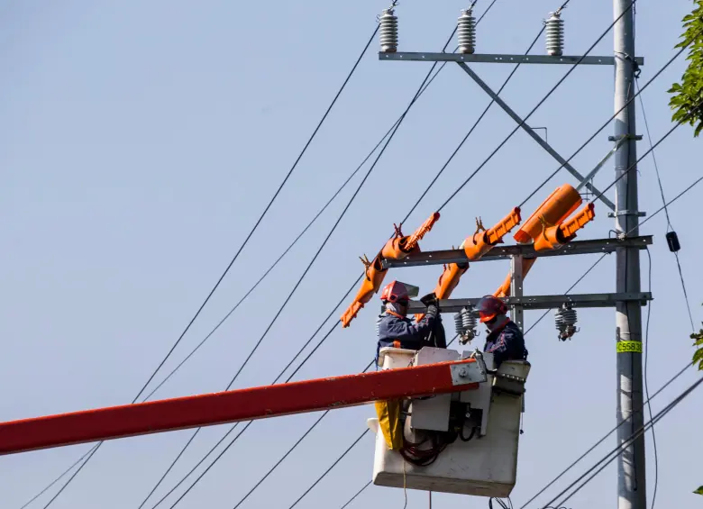 La nueva regulación de la Creg permitirá que usuarios y empresas reciban incentivos económicos por reducir voluntariamente su consumo de energía y aportar flexibilidad al sistema eléctrico. FOTO Julio César Herrera