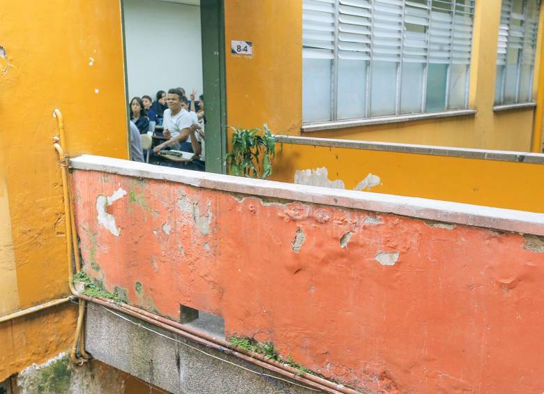 En la Javiera lograron recuperar varios salones con las obras del año pasado, pero aun esperan las de fondo. 