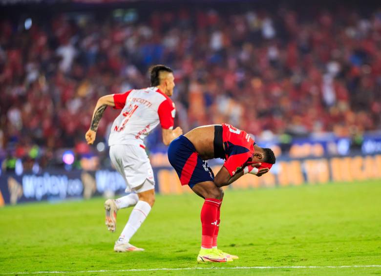 La frustración es palpable entre los jugadores, el cuerpo técnico y, especialmente, en una hinchada que ha esperado con paciencia y lealtad durante casi una década por un nuevo título de Liga. Foto: Camilo Suárez Echeverry