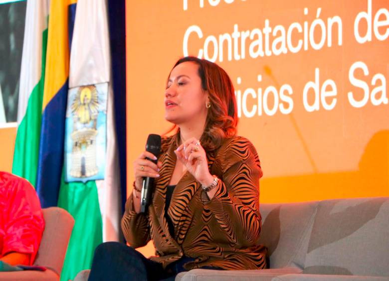 La ministra de Salud, Carolina Corcho, señaló a los medios de comunicación como responsables del fracaso de su reforma a la salud. FOTO: Tomada de Twitter @CarolinaCorcho