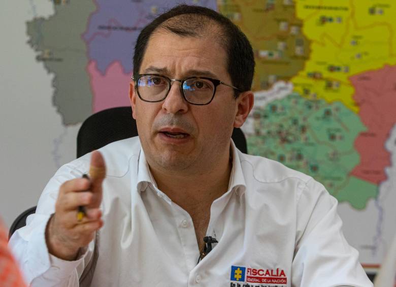 Barbosa advirtió que la democracia colombiana está en riesgo si no hay respeto por las instituciones y “si se cree que un gobierno se ejerce con discursos altisonantes y con confrontación”. FOTO MANUEL SALDARRIAGA