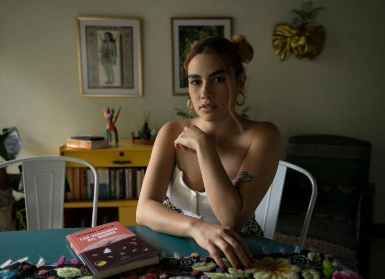 Estefanía presenta su libro esta noche, a las 7:00, en La Pascasia. Conversará con los escritores Lorena Salazar Masso y José Ardila. FOTO edwin bustamante.
