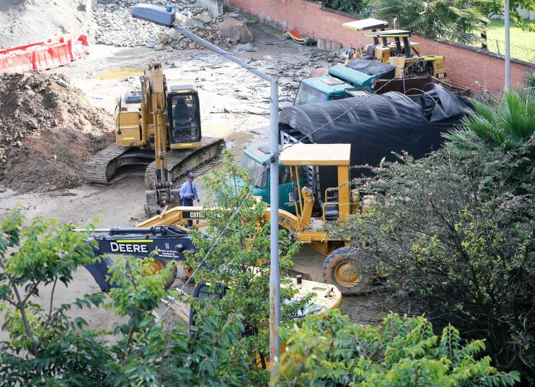 Así se observaba ayer la planta La Iguaná, de la Secretaría de Infraestructura (imágenes tomadas desde un edificio aledaño). FOTOS Esneyder Gutiérrez