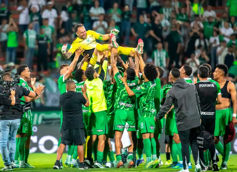El arquero David Ospina, de 37 años, fue vitoreado por los hinchas después del partido contra Tolima. Foto: Juan Antonio Sánchez