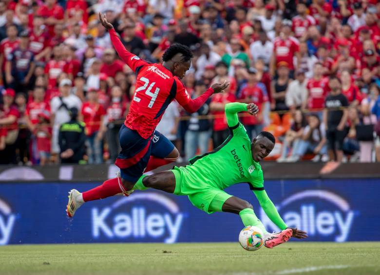 El clásico paisa entre Atlético Nacional y el Deportivo Independiente Medellín, correspondiente a la fecha 17 de la Liga BetPlay I-2025, cumplió con las expectativas de intensidad, emoción y polémica. Foto: Juan Antonio Sánchez.