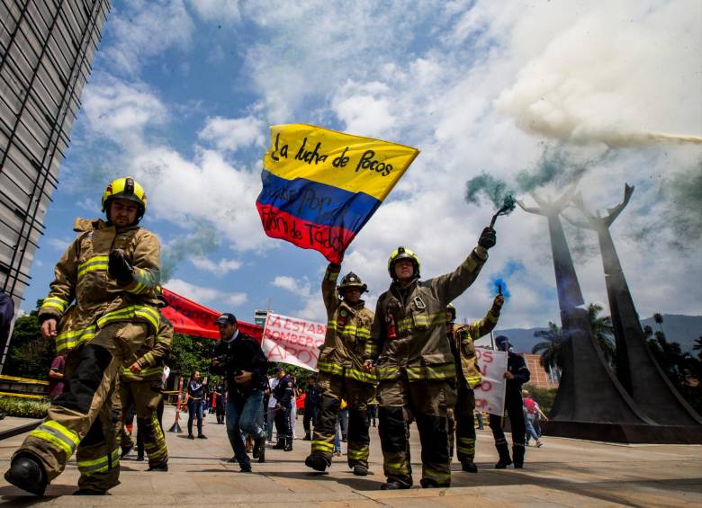 Los bomberos de Colombia reclamaron que el concurso por medio del cual se busca a nuevos miembros sea replanteado para que se valore más al personal técnico y capacitado. FOTO: Julio Herrera