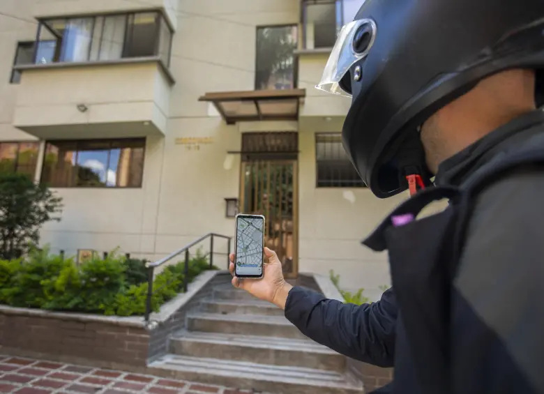El domiciliario fue citado a un servicio falso en el barrio Laureles por un grupo de hombres que lo secuestraron. FOTO: Camilo Suárez