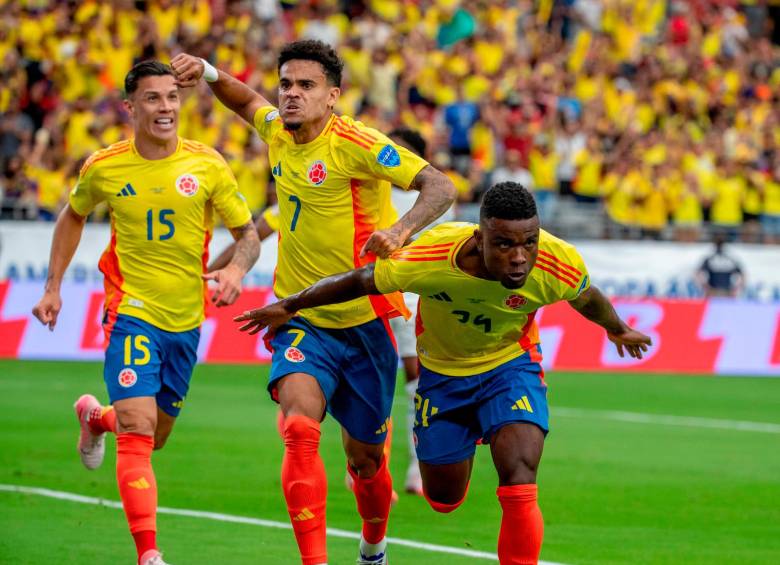 Córdoba, Díaz y Uribe, luego del primer gol de Colombia frente a Panamá. FOTO Juan Antonio Sánchez
