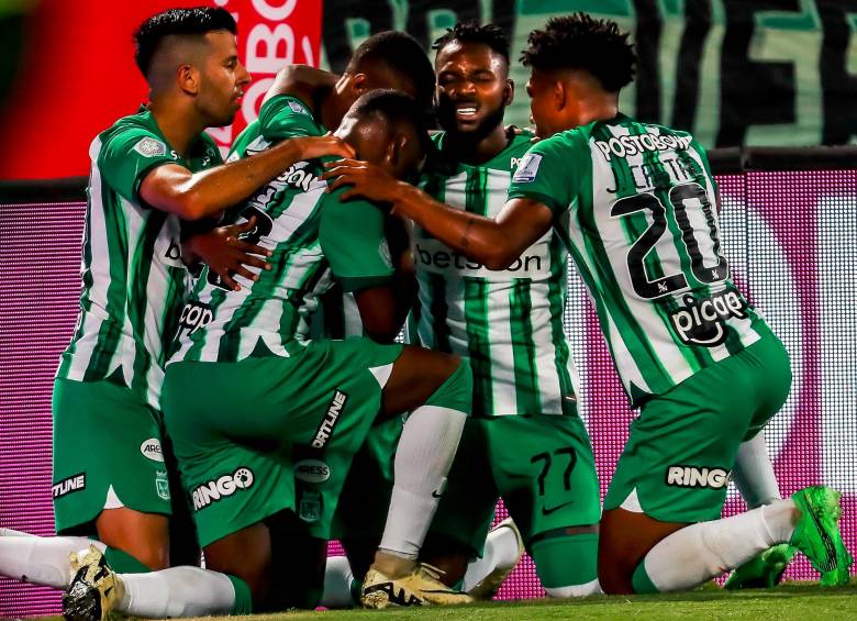 Nacional recibirá a Santa Fe el lunes festivo. FOTO JAIME PÉREZ