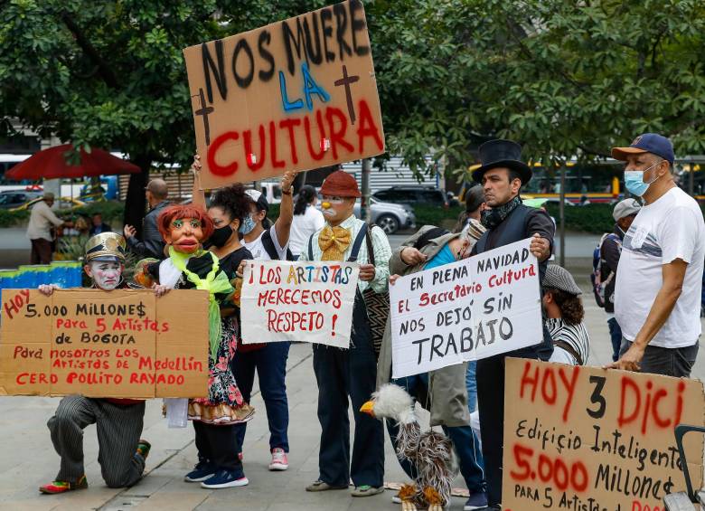Diversos sectores culturales han protestado en las calles contra la gestión de la secretaría. Foto Julio César Herrera.