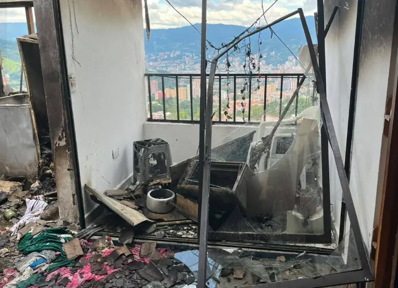 La mitad de la vivienda de la familia quedó destruida por el incendio provocado por una fuga de gas. Foto: tomada de redes sociales.