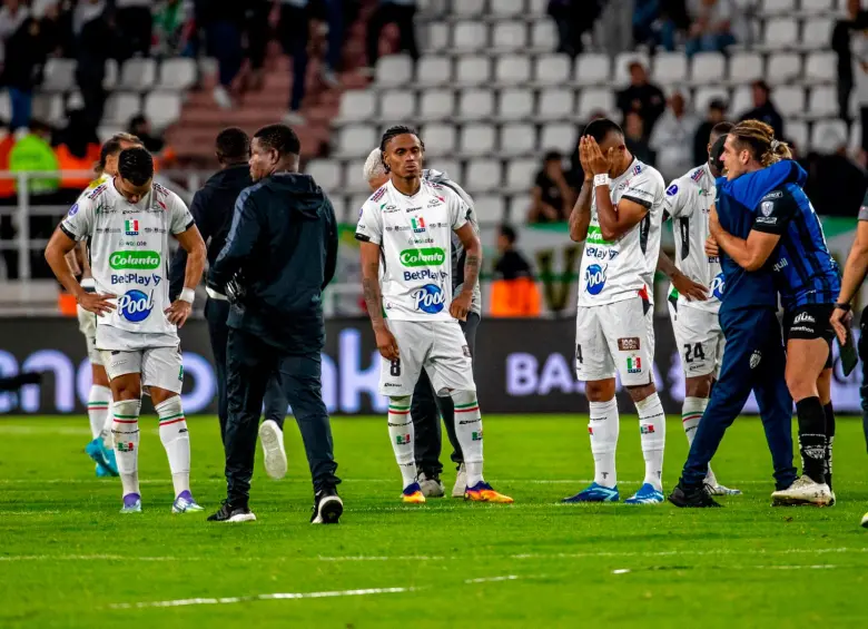 Los jugadores del Once Caldas pasaron de la euforia a la impotencia tras su eliminación de la Copa Sudamericana. FOTO CONMEBOL