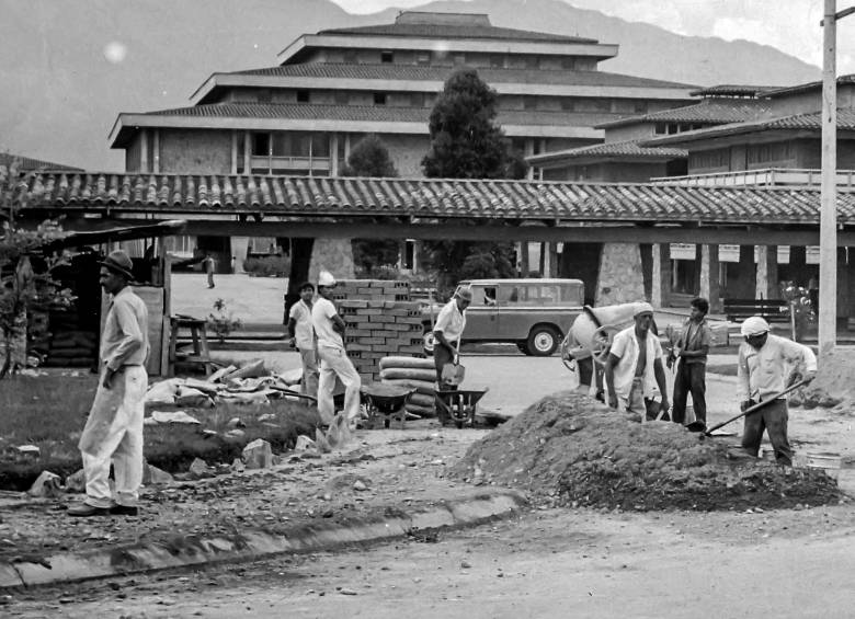 Aspecto de las obras iniciadas a mediados de 1971. FOTO: Hernando Vásquez. Archivo El Colombiano