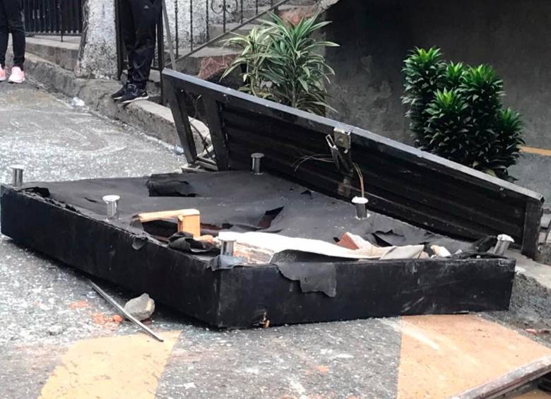 La investigación sobre el caso la asumió la Policía Metropolitana, a través de su Unidad Antiexplosivos, que asistieron al lugar para la atención pasadas las 2:40 de la madrugada. Foto Julio Herrera