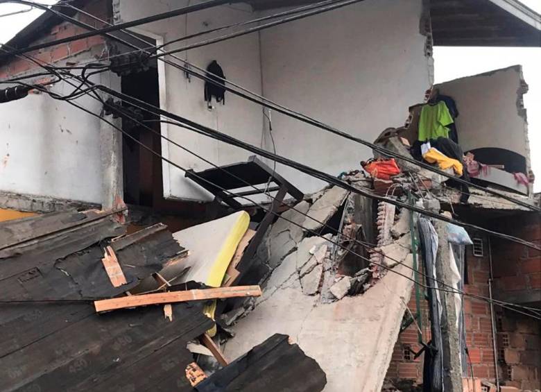 El hecho fue atendido por los Bomberos de Medellín y personal del Dagrd. Foto Julio Herrera