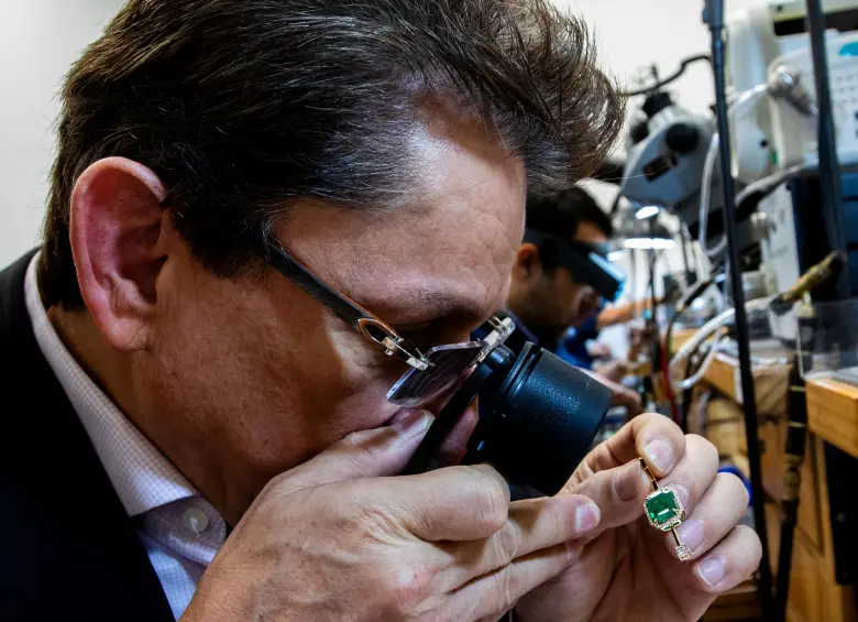 Alfredo Restrepo es un joyero con alma y un diseñador innato. Foto: Julio César Herrera