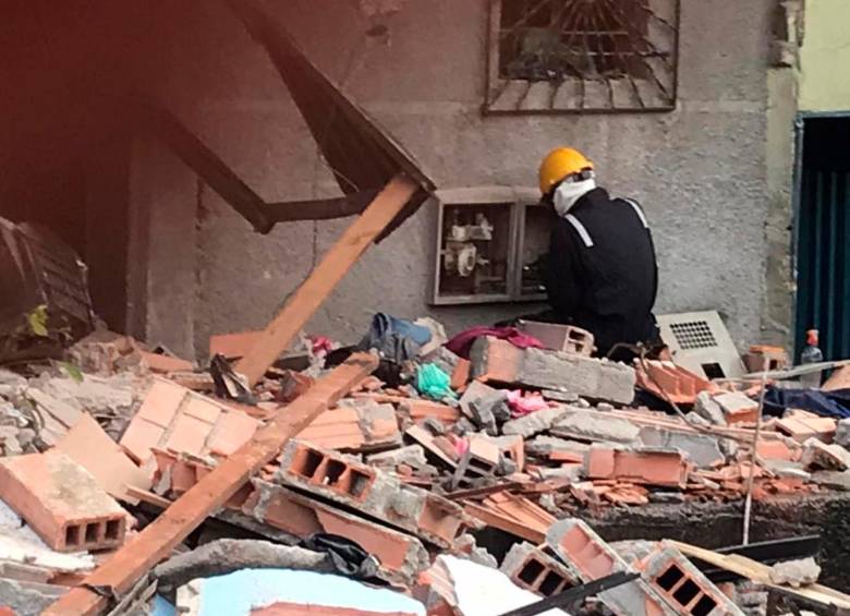 El hecho fue atendido por los Bomberos de Medellín y personal del El Dagrd. Foto Julio Herrera