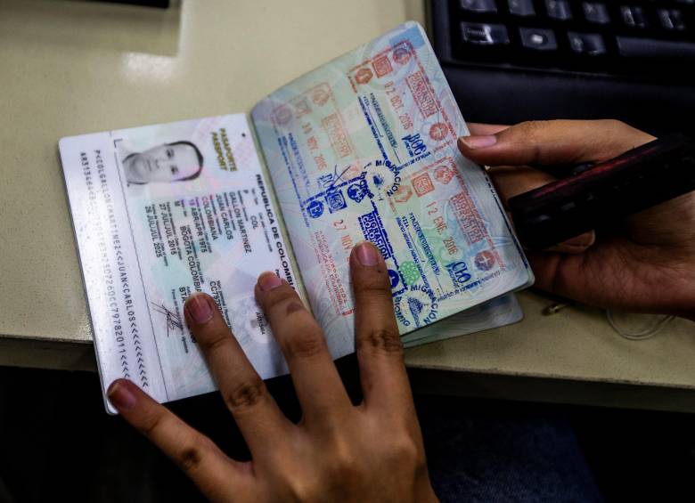 Imagen del interior de un pasaporte colombiano. FOTO: Julio César Herrera