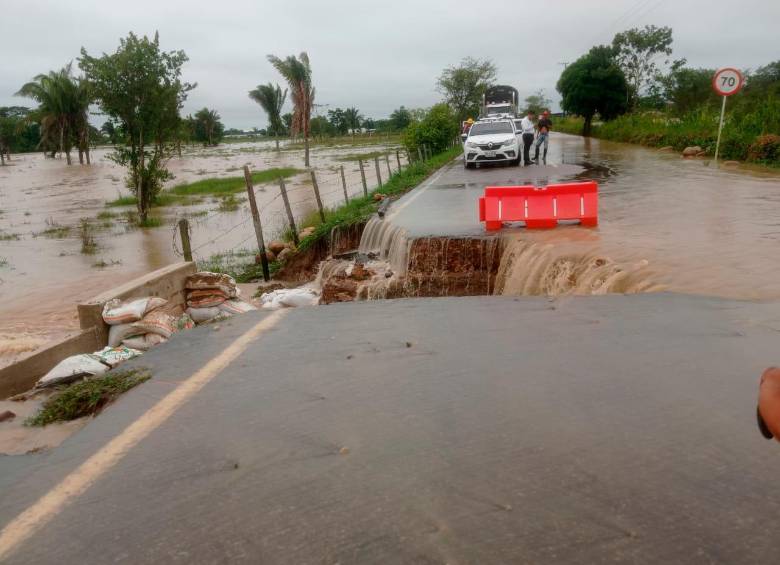 El desbordamiento del río Cusay generó pérdida de la banca en el sector de Puerto Jordán. FOTO: CORTESÍA 