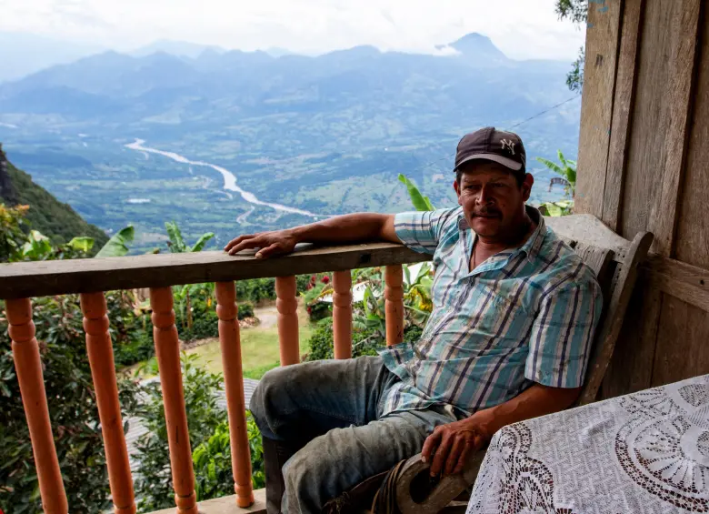Rodolfo Tobón nació en Támesis y creció en Jericó. Es presidente de la Junta de Acción Comunal de la vereda La Soledad y caficultor. FOTO JULIO CÉSAR HERRERA
