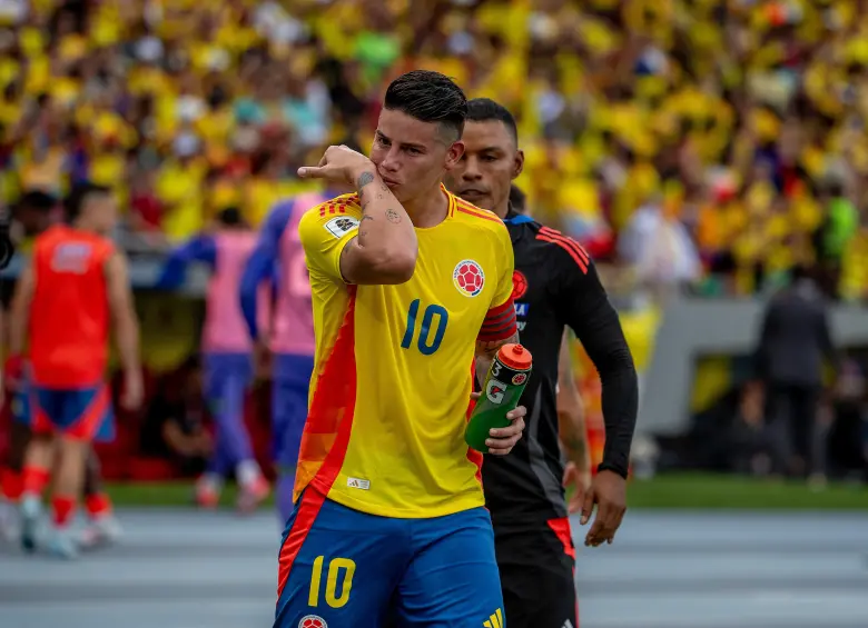 El volante colombiano James Rodríguez, de 34 años, llega al país numero 13 en su carrera profesional. Foto: Juan Antonio Sánchez