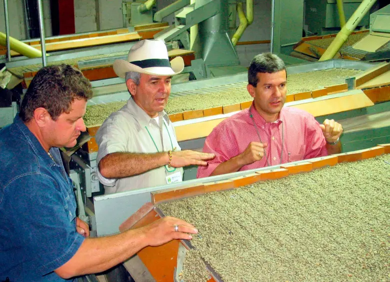 La trilla de café le dio impulso a la producción industrial, según el Dane. FOTO EL COLOMBIANO