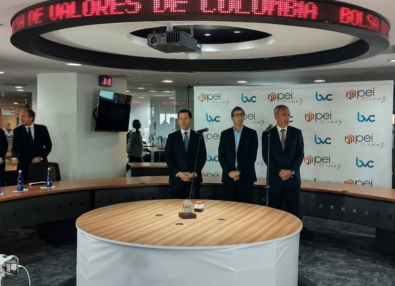 En la ceremonia estuvieron los responsables ejecutivos de PEI y el presidente de la BVC. FOTO: CORTESÍA.