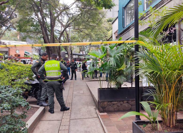 La escena del crimen en un salón de belleza del sector El Lleras, de Medellín, donde mataron al comerciante camaronero José Zamora. FOTO jessica cano