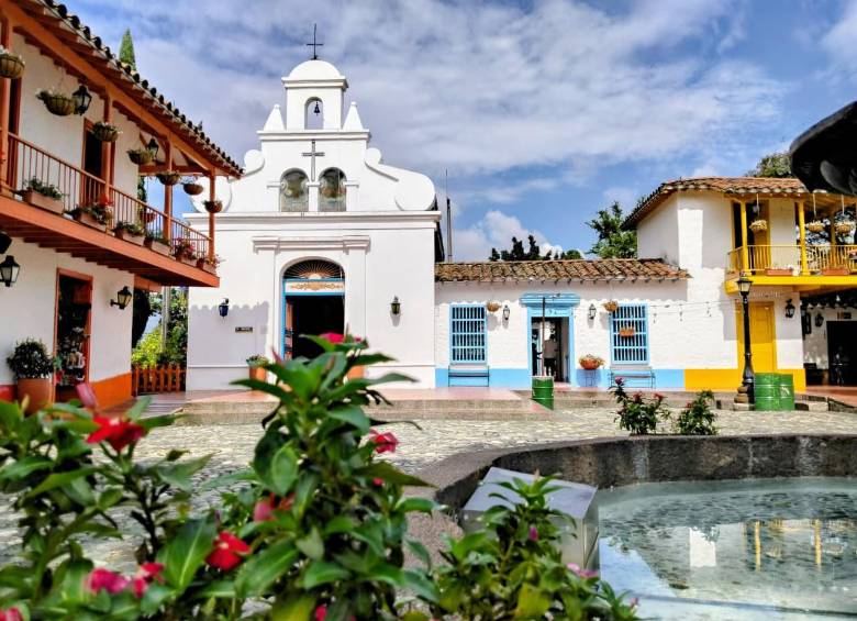 El año pasado, comerciantes denunciaron que el Pueblito estaba totalmente abandonado y deteriorado. Hoy vuelve a brillar y se renueva con esta exposición. FOTO: Cortesía Pueblito Paisa