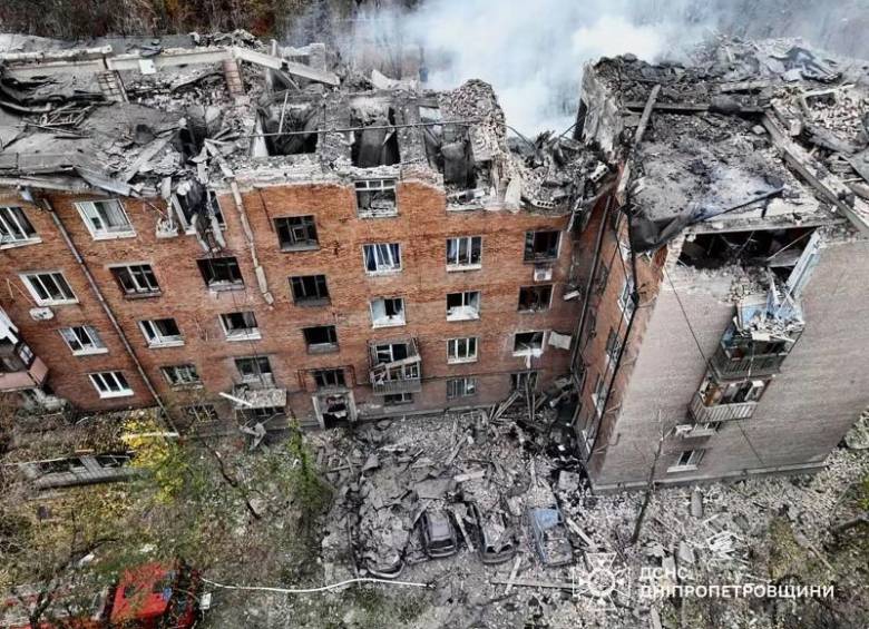 El eventual corte de ayuda militar a Ucrania obligaría al presidente de ese país, Volodímir Zelenski, a disminuir sus acciones de resistencia y lo obligaría a tomar la salida negociada. Foto: AFP