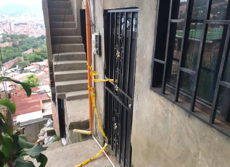 Dentro de esta vivienda del barrio La Libertad, en la comuna 8 (Villa Hermosa), ocurrió la discusión y posterior asesinato de Juliana Giraldo Zuluaga, una pereirana de 18 años. FOTO: LAURA ROSA JIMÉNEZ VALENCIA