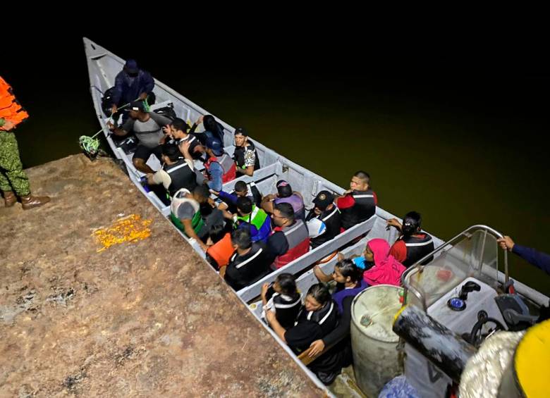 La embarcación fue llevada hasta Turbo por parte de la Armada Nacional. FOTO: CORTESÍA