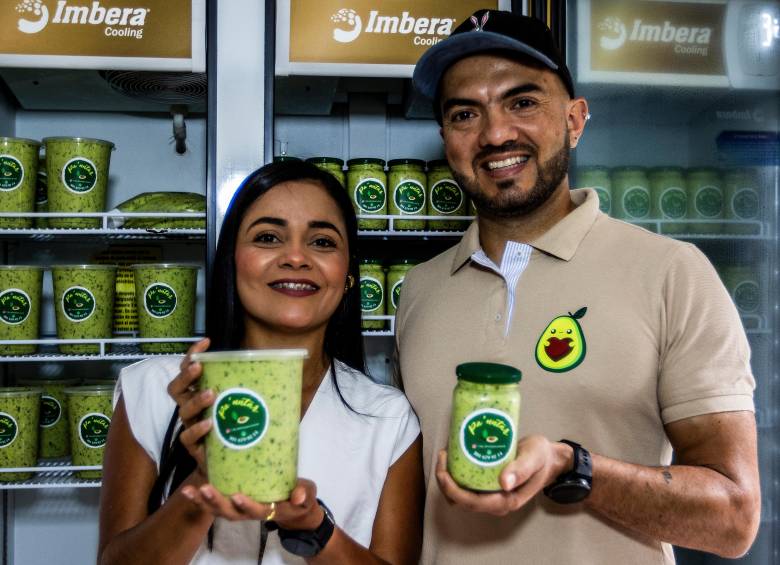 El guacamole de Pa’ Untar Guacamole puede durar hasta 20 días en nevera cuando viene en frasco de vidrio, gracias a su proceso natural de conservación. FOTO Julio César Herrera. 