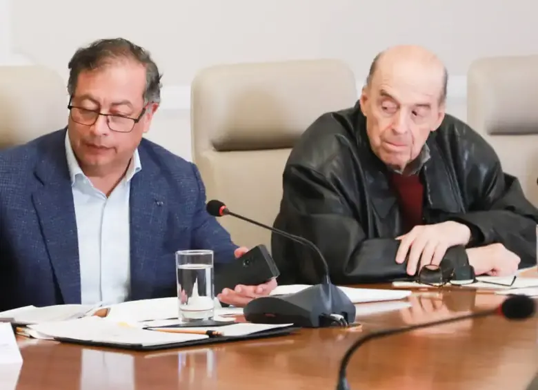 La carta de ocho páginas, radicada en Presidencia el 5 de mayo, está plagada de referencias grandilocuentes a las que Leyva acude, pero hay dos grandes claves para entender el documento. Foto: Presidencia
