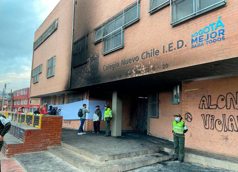 Así quedó el colegio Nuevo Chile tras los desmanes de la tarde del miércoles. FOTO TOMADA DE @siaradio