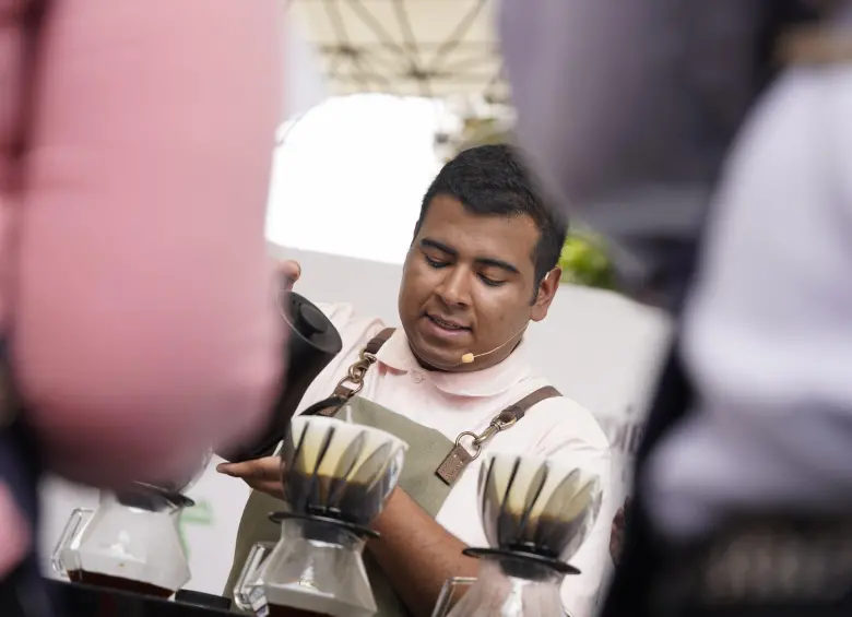 Sebastián Martínez López es barista en el café Artesano Consciente y Saludable, el cual se encuentra ubicado en Circasia, Quindío. FOTO: Cortesía Federación Nacional de Cafeteros
