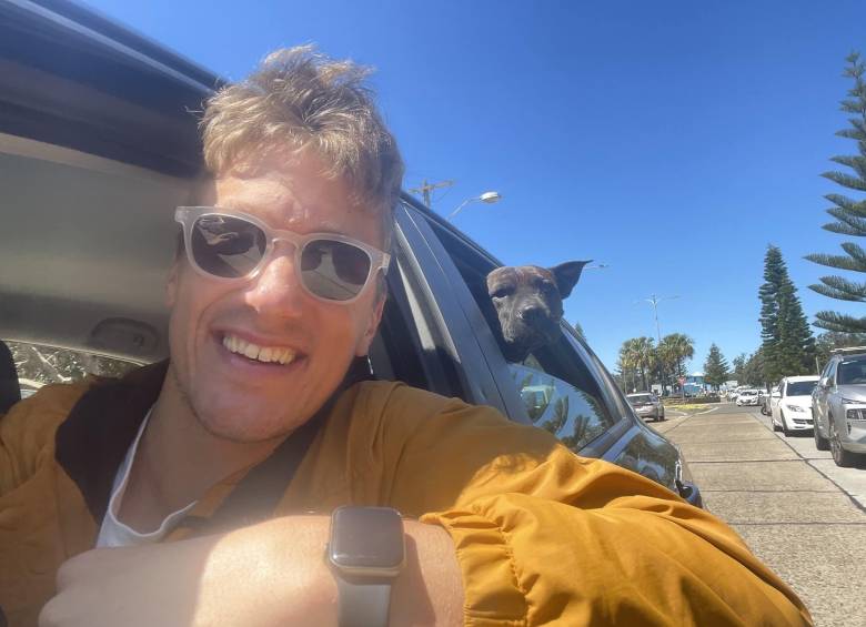 Paul Conyngham y su perra Rosie compartiendo juntos. FOTO: Tomada de su Facebook