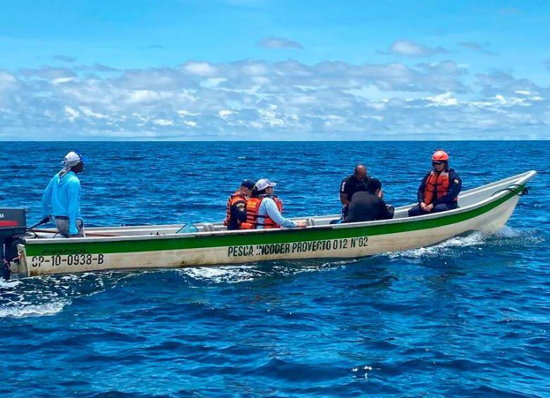 El trabajo fue ejecutado por la Unidad de Reacción Rápida de la Estación de Guardacostas de Bahía Solano y por la Unidad Naval. FOTO: COLPRENSA