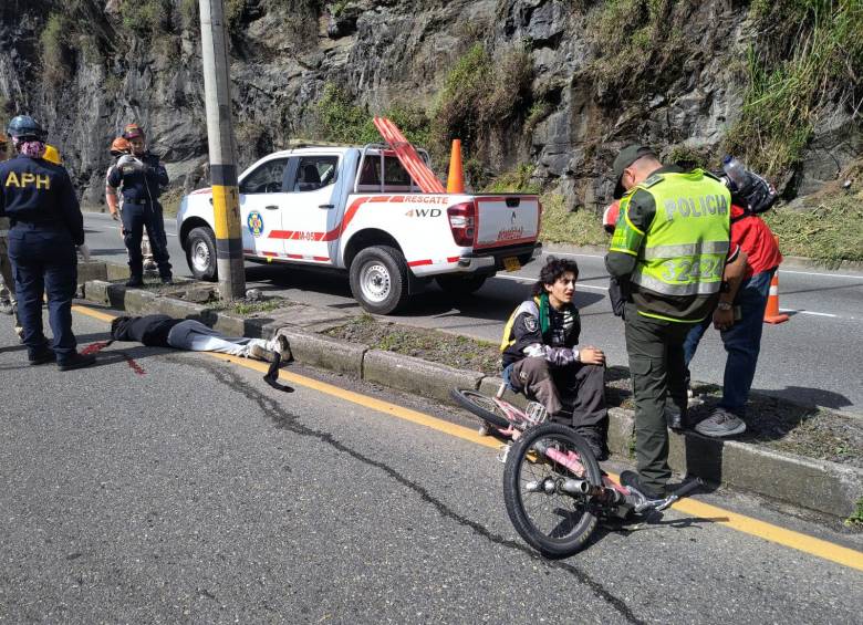 Dos lesionados en la autopista Bogotá-Medellín practicando Gravity Bike. FOTO: Cortesía