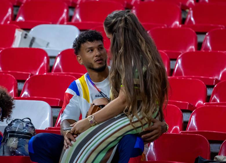 Luis Suárez y su esposa, quienes parecen ser novios eternos, al evidenciar su constante enamoramiento.