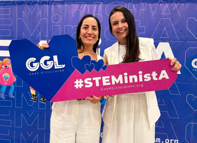En la imagen Johana Prieto y Diana Salazar, fundadores de Geek Girls LatAm. Foto: cortesía