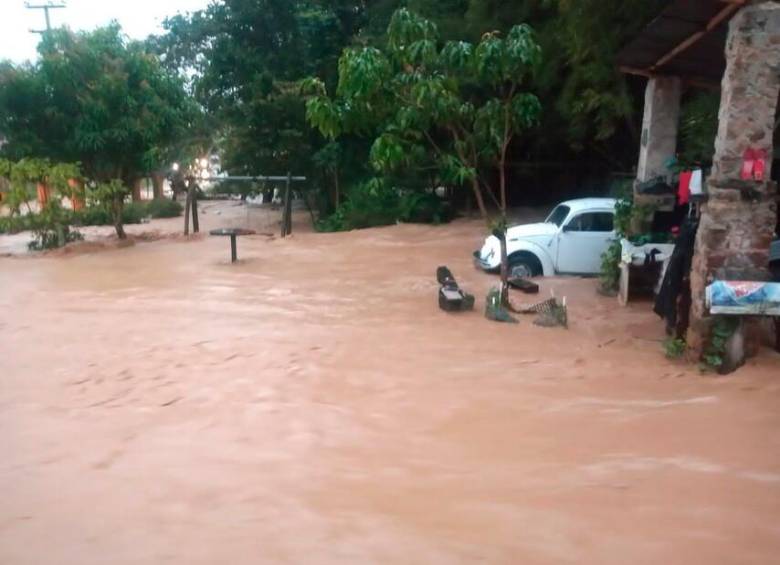 Las inundaciones están afectando a varias poblaciones de Cundinamarca. FOTO: COLPRENSA,