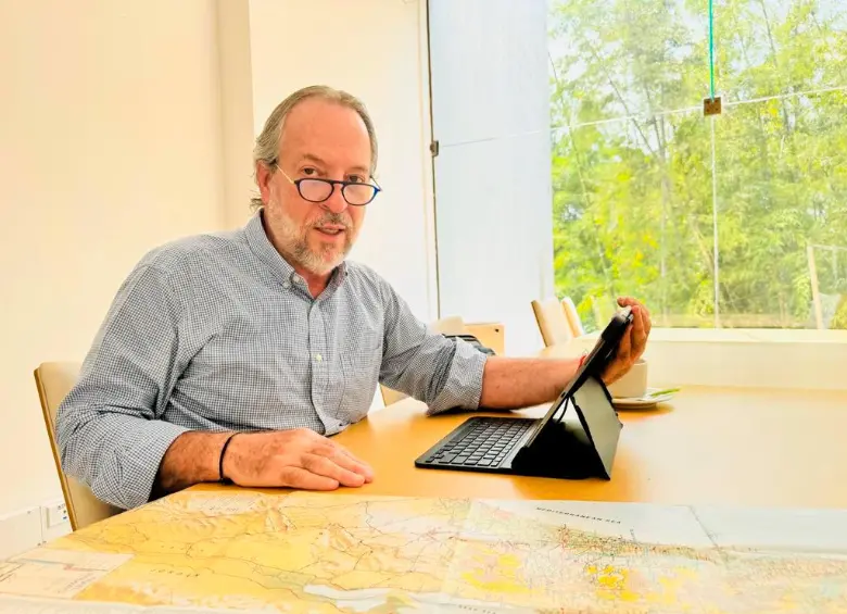 Samuel Bluman, empresario de origen judío, explica cómo están viviendo hoy los israelíes bajo la amenaza de exterminio de Hamás. Foto Luz María Sierra