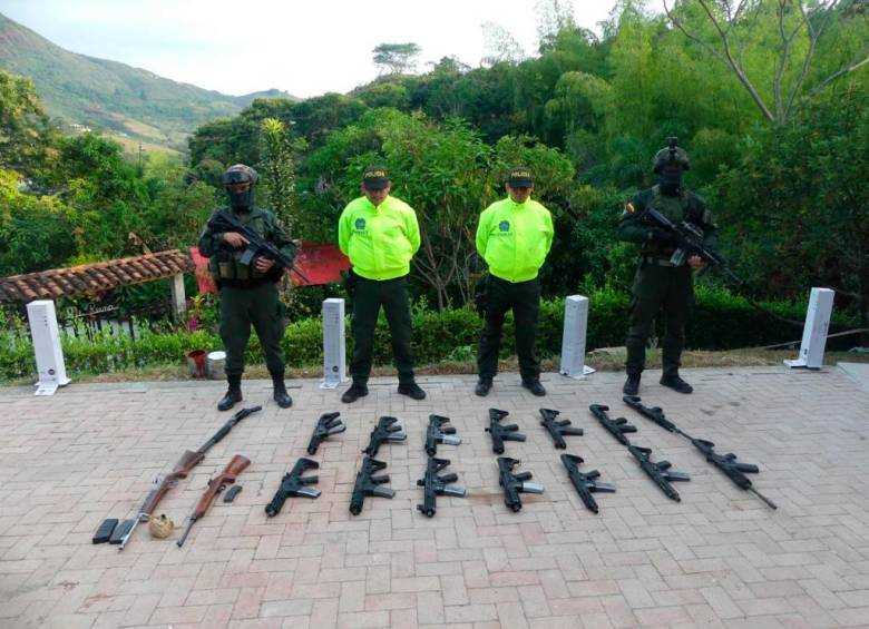 Las armas incautadas tienen un valor cercano a los 250 millones de pesos, según la Policía. Foto: Cortesía. 