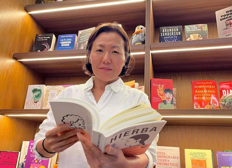 Ella es Keum Suk Gendry-Kim, novelista gráfica coreana autora del cómic Hierba. Es una de las invitadas especiales de la Fiesta del Libro y la Cultura 2026. FOTO: Cortesía