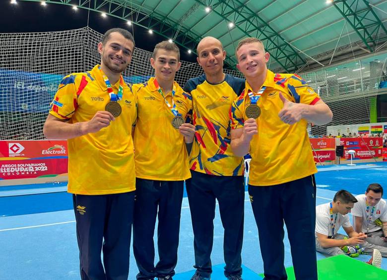 Andrés Martínez, Juan Manuel Martínez, Leonardo González y Dilan Jiménez, los paisas campeones en Bolivarianos.